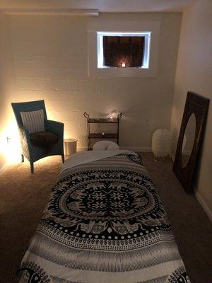 A cozy room to bring you deeper into yourself. Can you hear the lo-fi beats humming, inviting you to rest and heal?