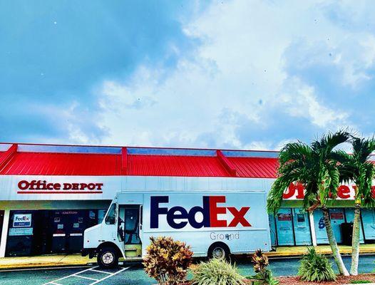 "Office Depot & FedEx ship site"