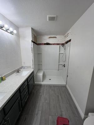 Shower enclosure with bench.