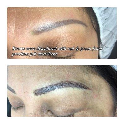 Microblading eyebrows