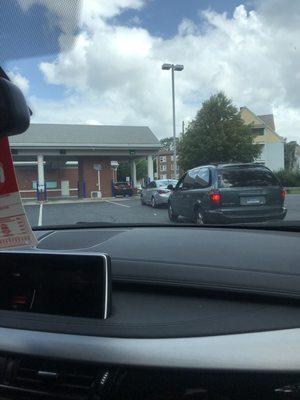 Line, long lines every day to use the ATM