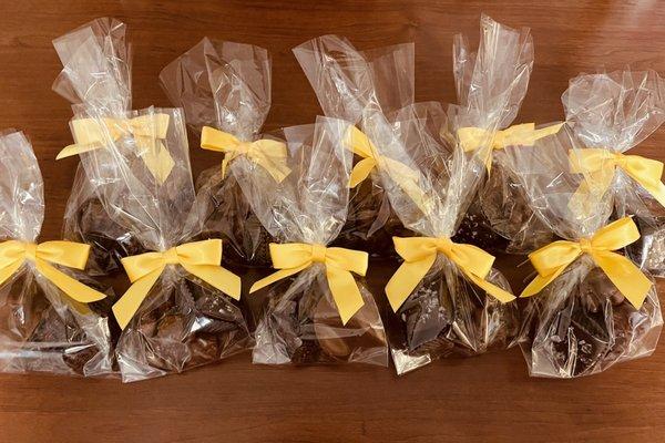 Small bags of chocolate (to give as gifts)