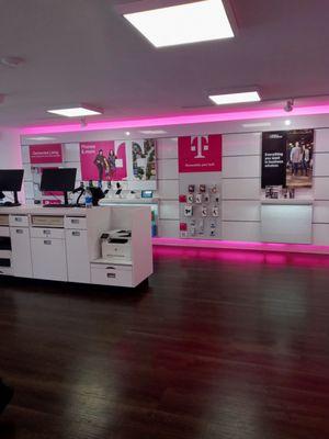 Tmobile store in Corona Del mar