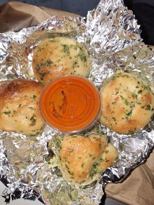 Garlic knots with marinara