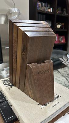 Walnut knife block w/magnet back