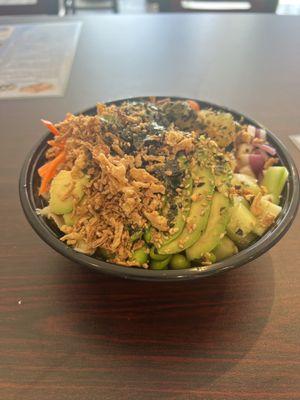 Pole bowl with tuna, salmon, avocado, cucumber, onions, crunchy garlic, crunchy onion, sesame seed, carrot, and pineapple.