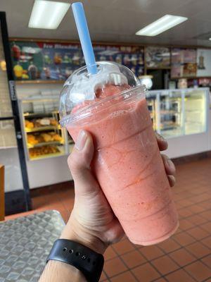 Strawberry Banana Smoothie (TikTok: @justandyvu)