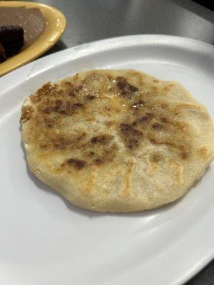 Pupusa chicharon com Queso