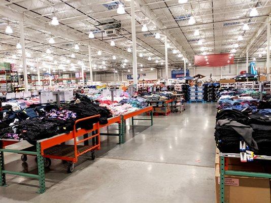 Costco, Glen Mills -- interior