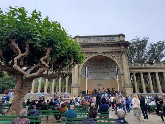 Free bandshell concert