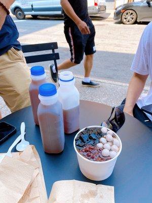 Cold tofu and herbal drinks | IG: happyfoodieoc