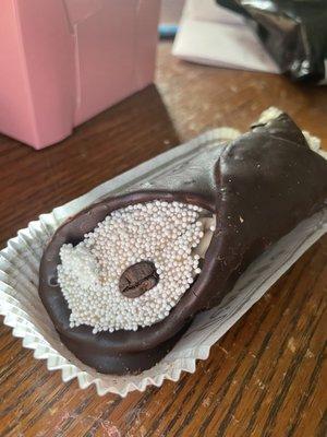 Cappuccino cannoli