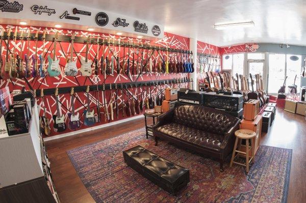 Miami-Guitars Electric Wall!