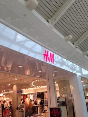 H&M Marlborough -- Solomon Pond Mall : 601 Donald Lynch Boulevard, Marlborough                  Storefront