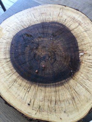 The pizza is served on a wood "plate"