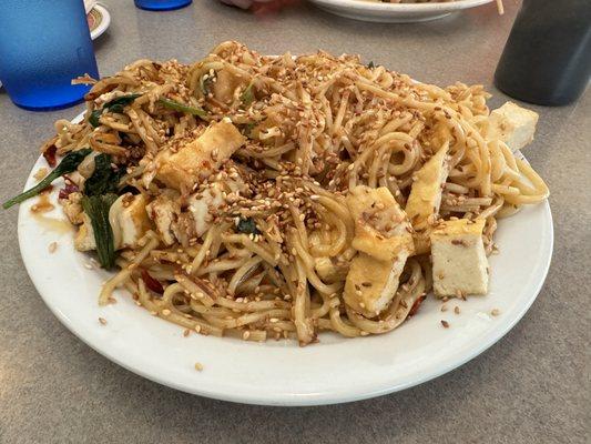 Vegetarian plate (tofu, noodles, spinach, peppers)