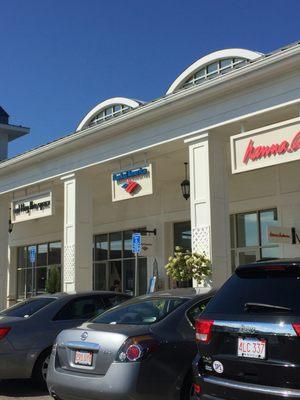 Bank of America of Hingham -- Derby Street Shoppes : 92 Derby Street, Hingham           Storefront