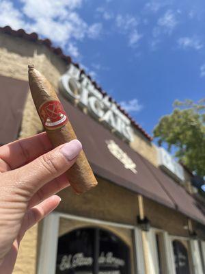 I had to try there house blend- when I'm Calle 8 smoke cigars