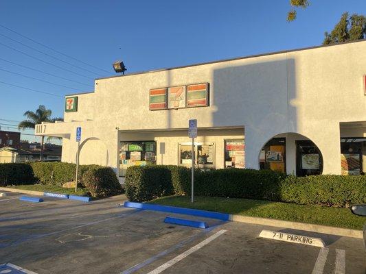 7-11 from outside! This place has a ton of parking in the lot plus plenty of parking for commercial vehicles