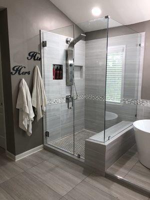 Frameless shower door