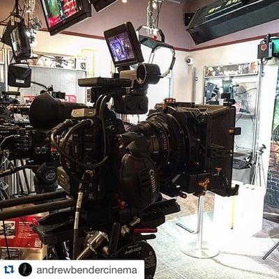 Thanks to @andrewbendercinema for sharing this shot of his @canonusa #C300, 14mm Cinema Prime & @brighttangerine Strummer DNA mattebox setup