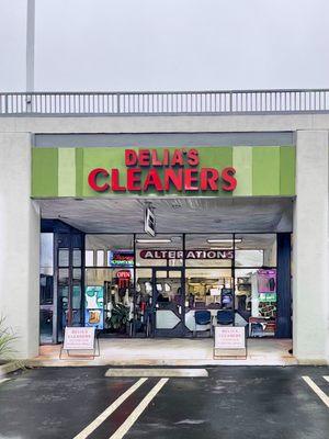 Delia’s Cleaners & Alterations 