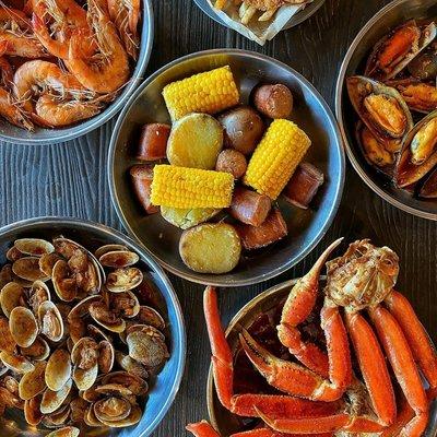 Combo#2. Snow Crab Legs, Muddles, Shrimp and Clams! Dig in!