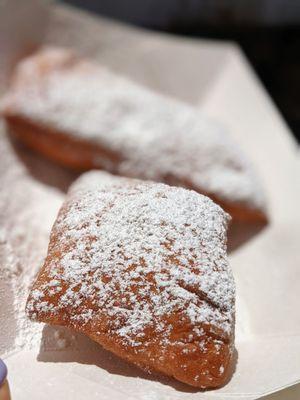 No no no, don't get the beignets the dough is completely wrong. Not fluffy and airy, dense and unedible