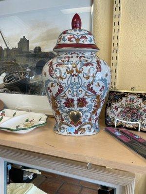 Gorgeous pottery and a lovely heart locket. Doing some early Christmas shopping.