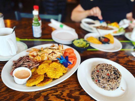 Gallo pinto ( rice and black beans with herbs )