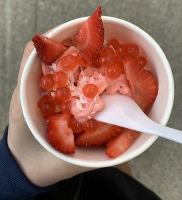 Strawberry Lemonade (vegan) with popping boba, coconut flakes, and strawberries!