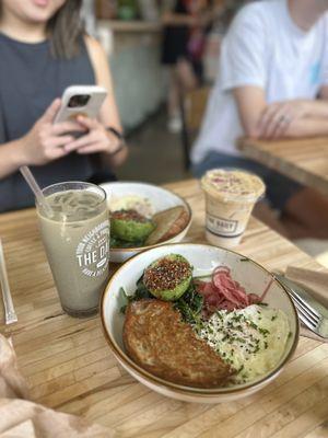 Avocado bowl