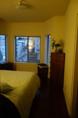 395 merritt ave 1st bedroom with lots of windows - great sunrise and natural sunlight during the day :)