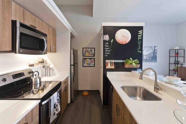 Breakfast bar and pass-through from kitchen to dining room