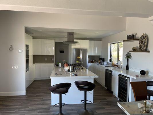 Escondido kitchen remodeling, European kitchen cabinet with quartz counter top and waterfall