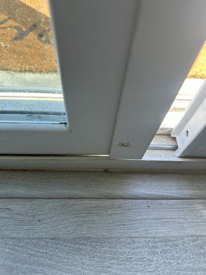 Gap at the bottom of the sliding door. Poor installation