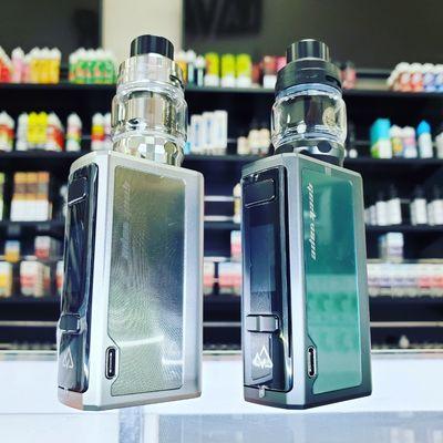 New in! The Obelisk by Geek Vape. The first built-in fast charge box mod. Charges fully in 15 minutes.