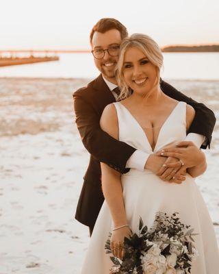 Beautiful winter beach bride!