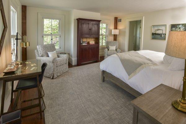 Pickering House Inn offers 10 spacious guest rooms.