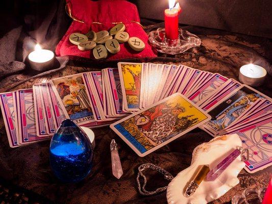 Specials on love readings 40$ all December long