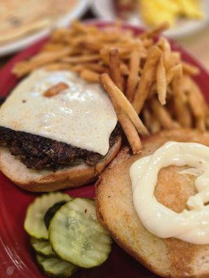 Plain cheeseburger with skinny fries