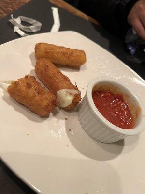 Mozzarella Sticks w/ marinara