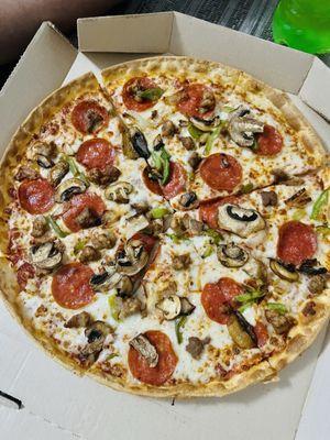 Supreme Pizza in thin crust/M size