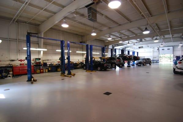 Service Department for Acura by Executive in North Haven, CT. We service all makes and models!!