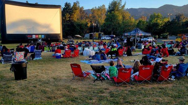 Early Arriving Crowd (05/29/22). @EatSeeHear @TheAutry #GriffithPark @LATimes @LATimesEvents #OutdoorEntertainment #Movies #LiveMusic