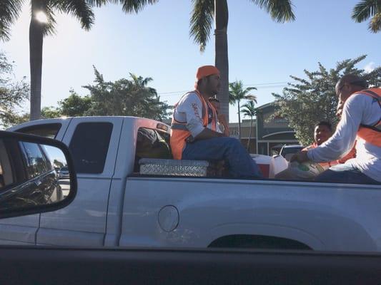 Boca-Foto-Fun!  5 guys jammed in back of pick-up.  Only "The Wolf" up in front.