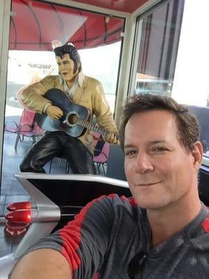 Chillin out next to Elvis at the Rock n Roll Car Wash!