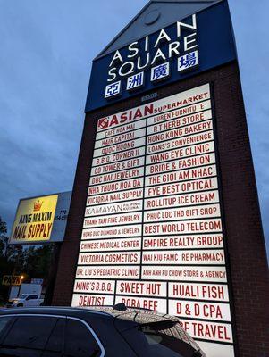 Asian Square street sign as of April 7, 2023. I'm facing south down Buford Highway.