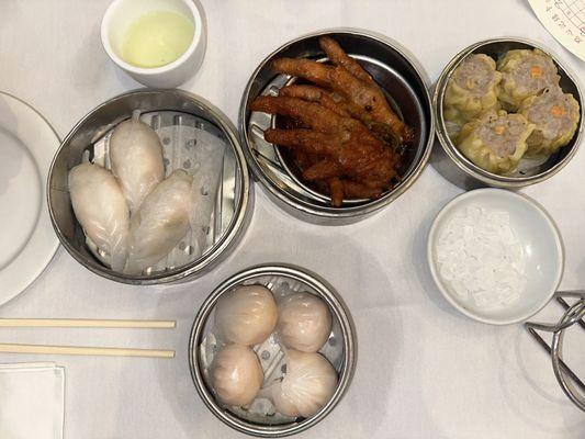 seafood dumpling, steamed shrimp dumpling, chicken feet, shumai