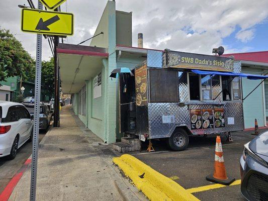 Found in parking lot of former Arakawa's in Waipahu, across the street of Waipahu Festival Marketplace.